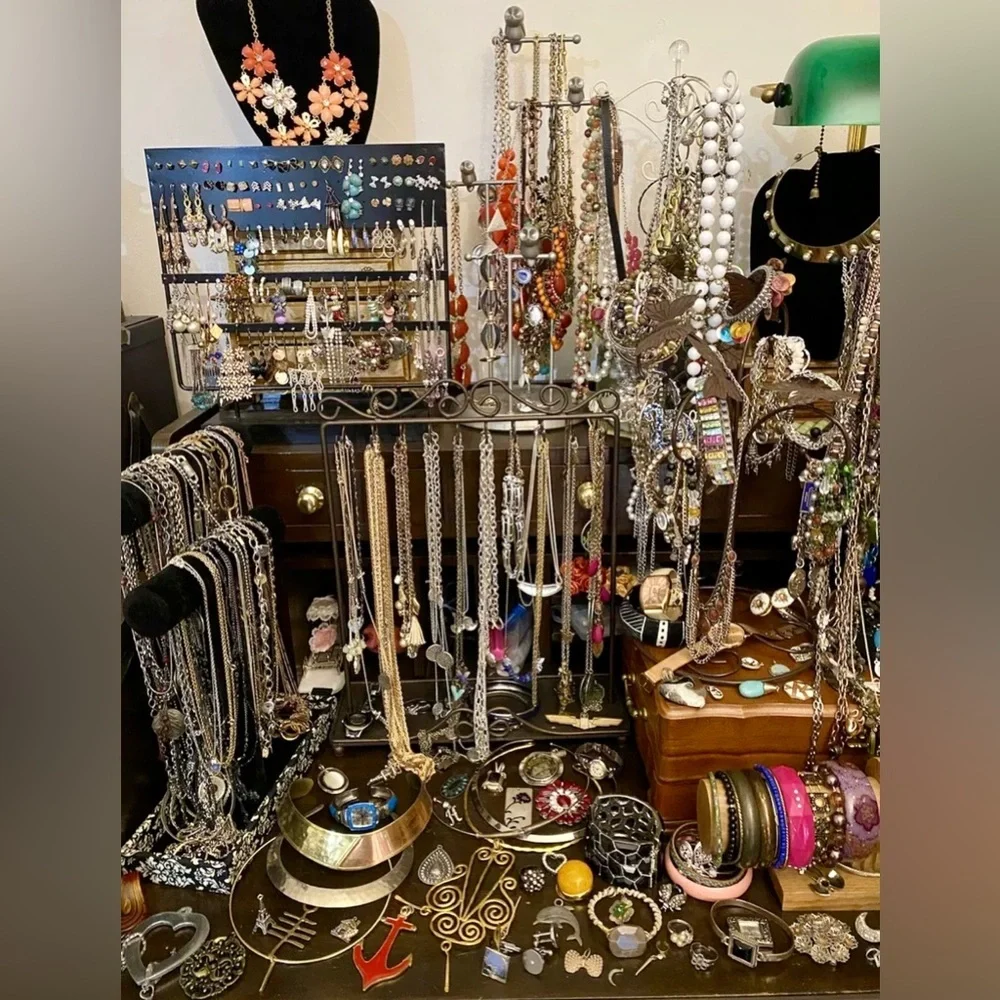 Vintage Estate Costume Jewelry 5 LB Lots, Signed And Unsigned, All wearable - Picture 4 of 16